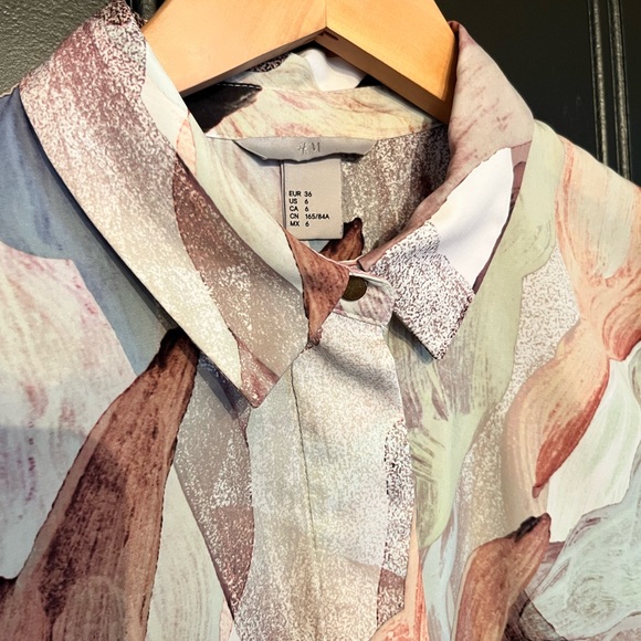 H&M Multicolor Print Button Down Shirt - Picture 3 of 3